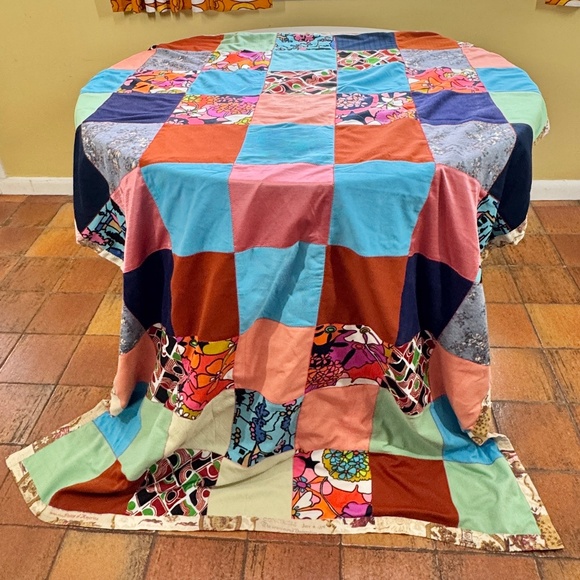 Vintage 70s handmade quilt/patchwork, reversible heavy quilt, twin size bed - Picture 1 of 6